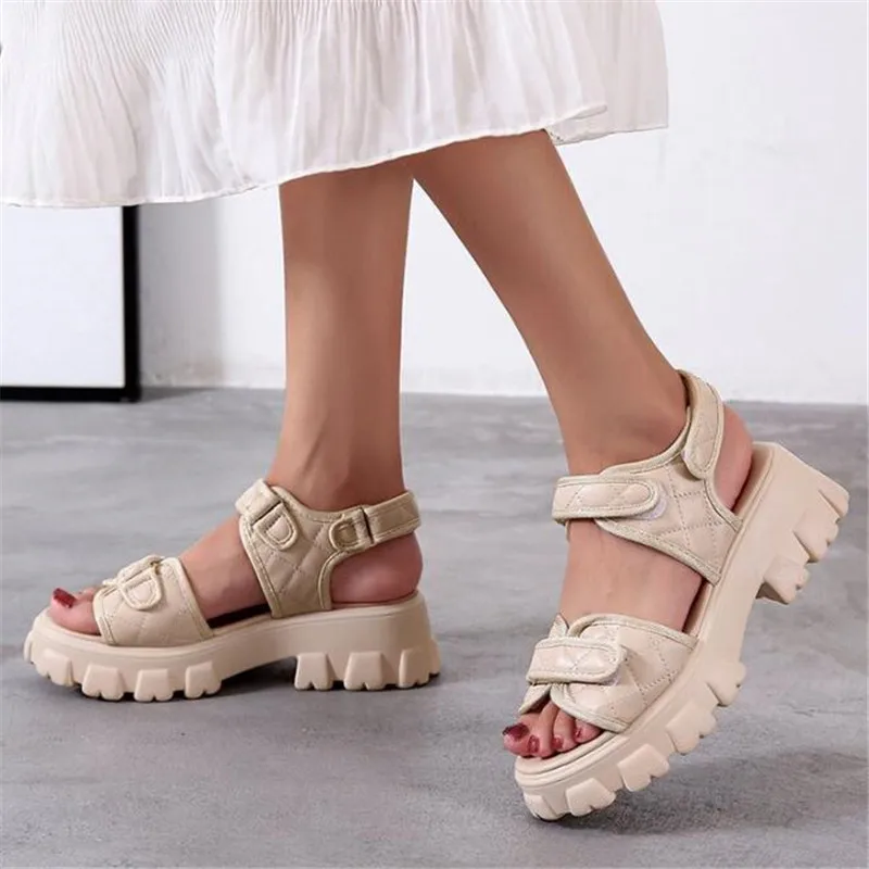 Large size women's sandals summer new fashion hollow sandals women's thick-soled casual women's shoes breathable slides women
Large size women's sandals summer new fashion hollow sandals women's thick-soled casual women's shoes breathable slides women