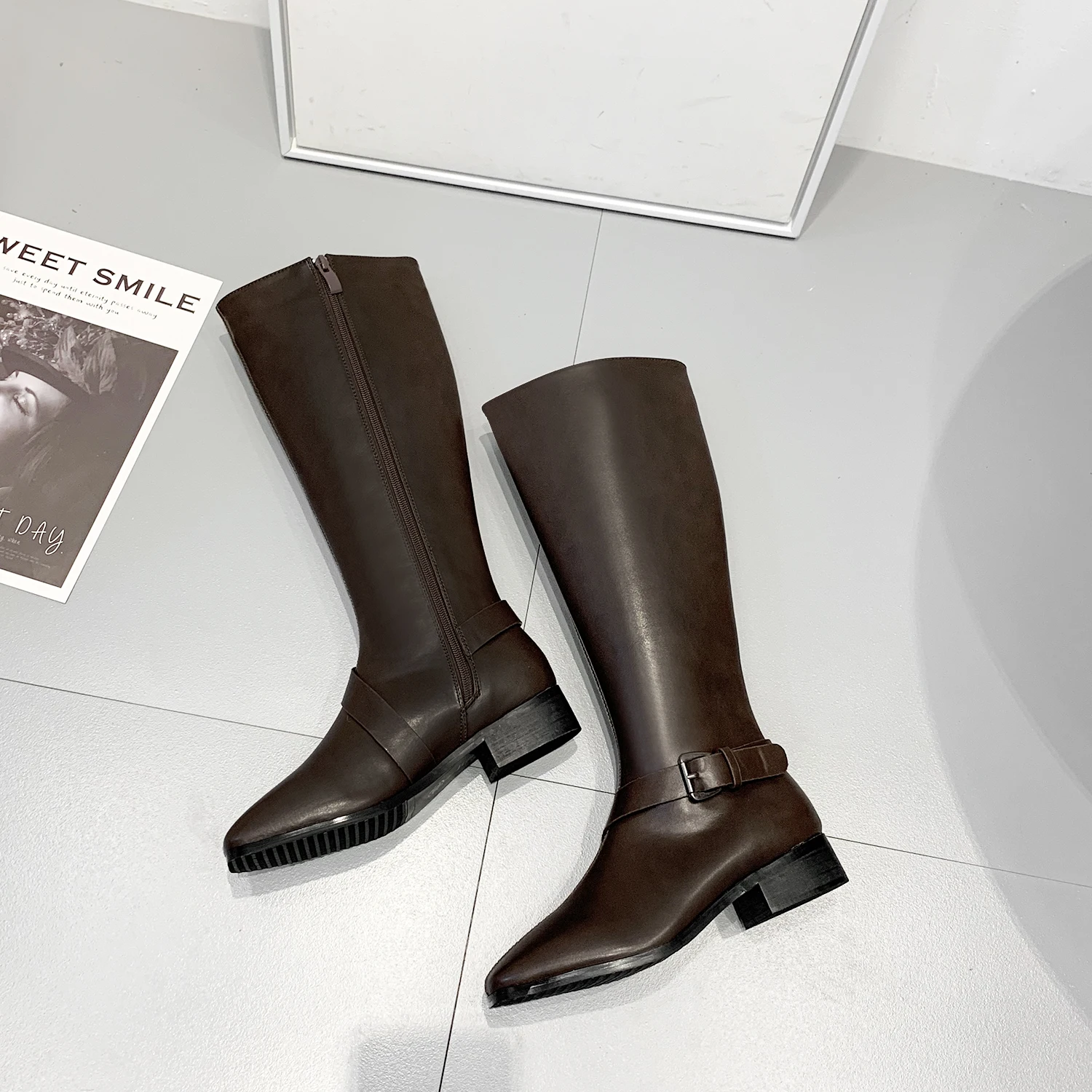 NIUFUNI Women Knee High Boots Fashion Belt Buckles Knight Boots PU Leather Square Heel Riding Boots Winter Shoes Woman Black 
NIUFUNI Women Knee High Boots Fashion Belt Buckles Knight Boots PU Leather Square Heel Riding Boots Winter Shoes Woman Black