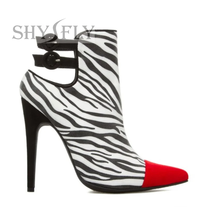 Booties Woman 2021 Fashion Winter Ankle Boots black and white zebra pointed Stiletto High-heeled Banquet Shoes Plus size 43 44
Booties Woman 2021 Fashion Winter Ankle Boots black and white zebra pointed Stiletto High-heeled Banquet Shoes Plus size 43 44