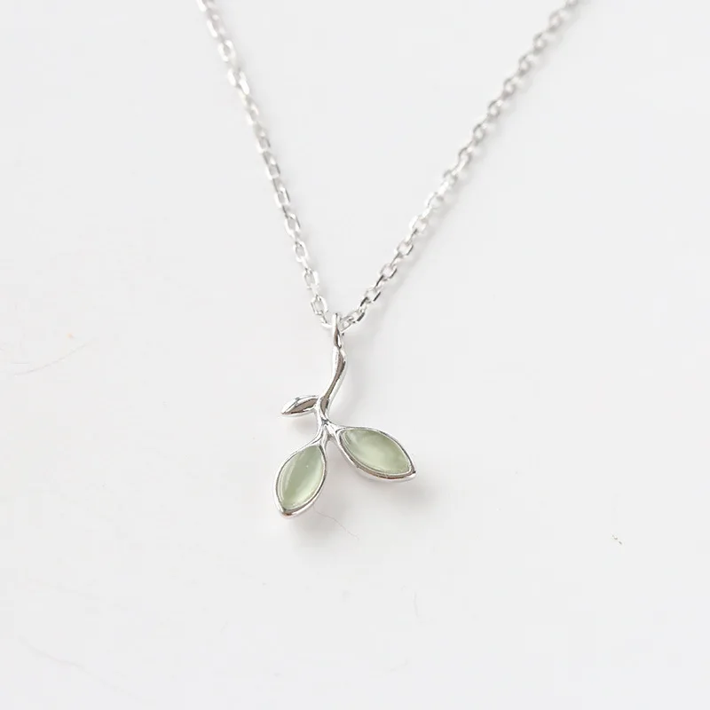 S925 Leaves Sterling Silver Necklace Korean Temperament Literary Leaf Opal Necklace Fashion Clavicle Chain Necklaces for Women
S925 Leaves Sterling Silver Necklace Korean Temperament Literary Leaf Opal Necklace Fashion Clavicle Chain Necklaces for Women