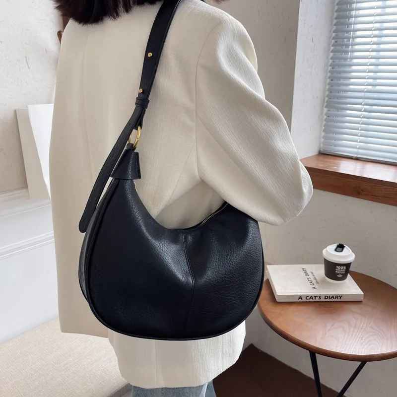CGCBAG Simple Solid Women Shoulder Bag 2022 Retro Crossbody Bags Female High Quality PU Leather Handbag Women Messenger Bag
CGCBAG Simple Solid Women Shoulder Bag 2022 Retro Crossbody Bags Female High Quality PU Leather Handbag Women Messenger Bag