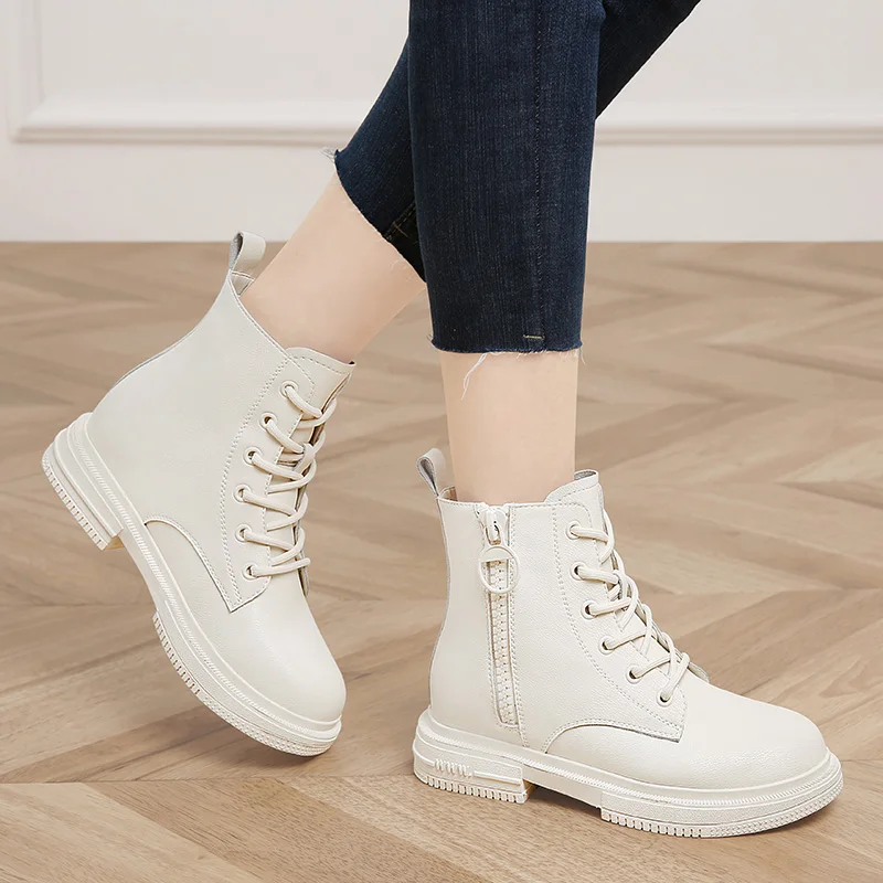 Ботинки Martin из натуральной кожи для женщин, коллекция 2022 года, модные Универсальные мотоциклетные ботинки в британском стиле, женские белые... 
Ботинки Martin из натуральной кожи для женщин, коллекция 2022 года, модные Универсальные мотоциклетные ботинки в британском стиле, женские белые...