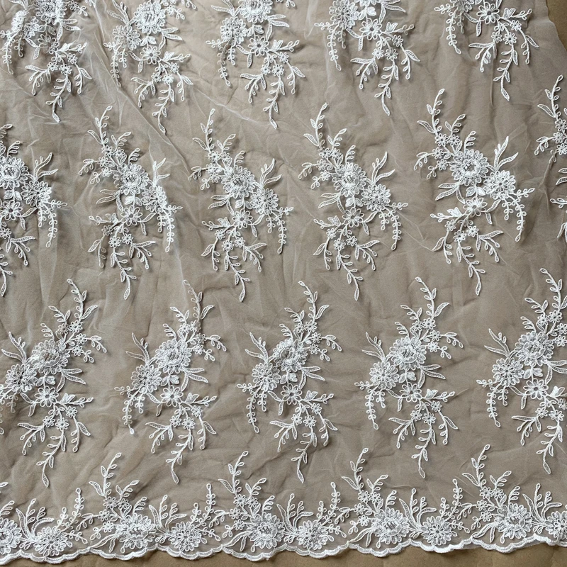 New lace for wedding dress, lady bridal gowns making lace fabric Ivory color, tulle embroidery lace 1 yard 2020 new arrival
New lace for wedding dress, lady bridal gowns making lace fabric Ivory color, tulle embroidery lace 1 yard 2020 new arrival