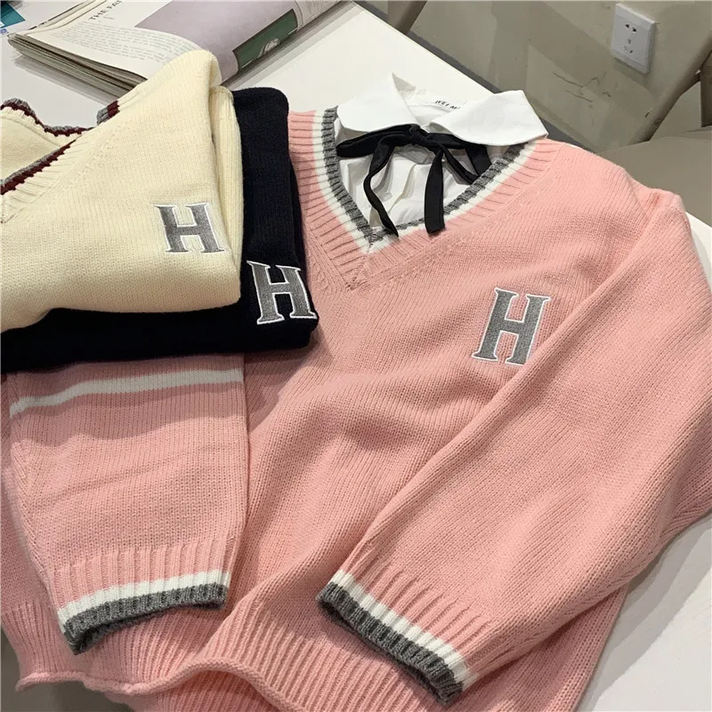 Hot Chic Harajuku Japanese Vintage Preppy Style Sweater Women Autumn New Korean Fashion Loose Simple V-neck Casual Women Sweater
Hot Chic Harajuku Japanese Vintage Preppy Style Sweater Women Autumn New Korean Fashion Loose Simple V-neck Casual Women Sweater