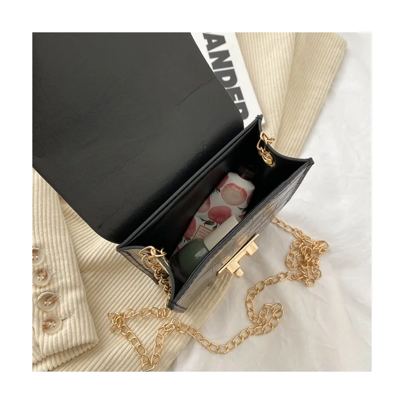 2021 New Arrivals Women's Shoulder Bags For Female PU Leather Metal Chain Fold Pattern Design High Quality Simple Style Bag
2021 New Arrivals Women's Shoulder Bags For Female PU Leather Metal Chain Fold Pattern Design High Quality Simple Style Bag