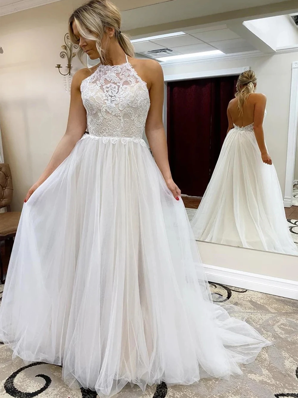 Sexy Halter Sleeveless Bridal Gowns Backless Tulle Lace Appliques A Line Bride Dresses Sweep Train Custom Wedding Dress
Sexy Halter Sleeveless Bridal Gowns Backless Tulle Lace Appliques A Line Bride Dresses Sweep Train Custom Wedding Dress