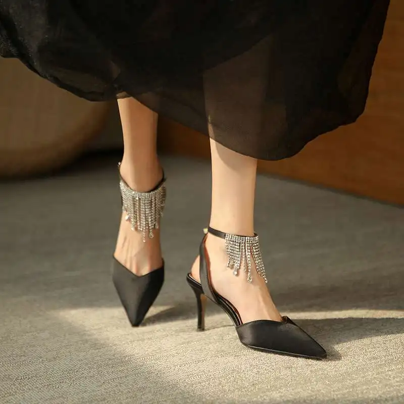 Krazing pot med heels pointed toe tassel shallow diamond wedding gentlewomen sexy high fashion buckle straps sandals women L28
Krazing pot med heels pointed toe tassel shallow diamond wedding gentlewomen sexy high fashion buckle straps sandals women L28