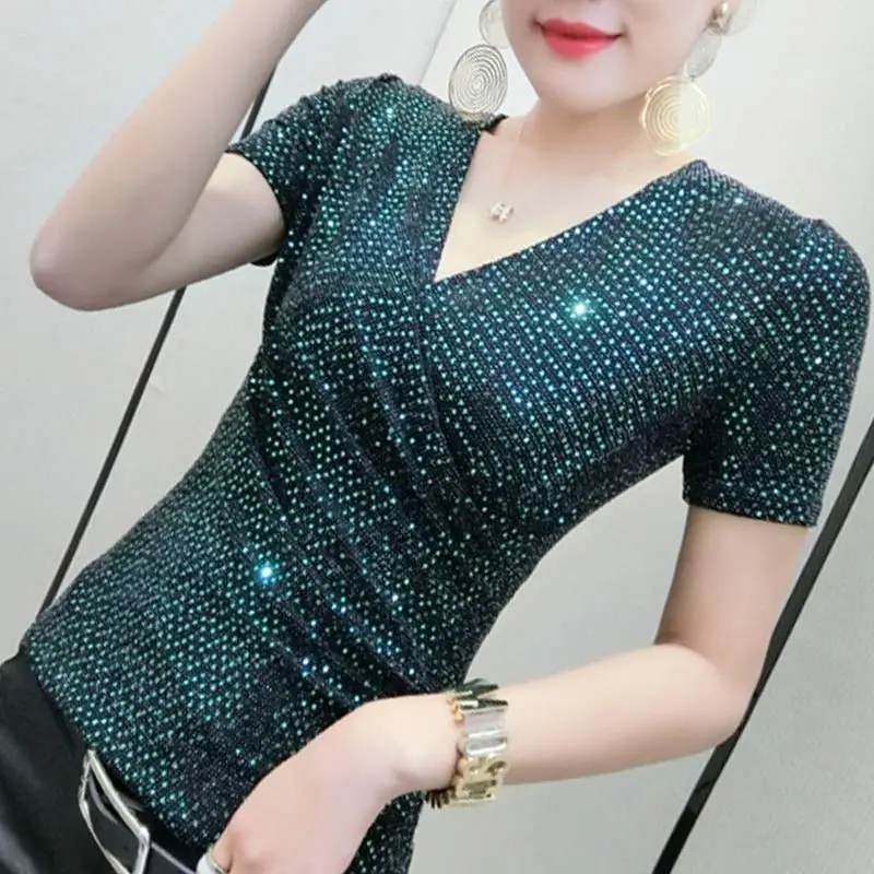 Short jacket Korean version of 2021 summer clothes new bright flash cross T-shirt women short sleeve ladies temperament
Short jacket Korean version of 2021 summer clothes new bright flash cross T-shirt women short sleeve ladies temperament