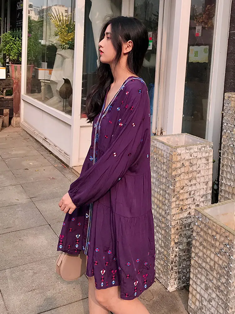 Summer new edition of Bohemian travel resort beach short dress retro ethnic embroidery v-neck loose MINI dress
Summer new edition of Bohemian travel resort beach short dress retro ethnic embroidery v-neck loose MINI dress