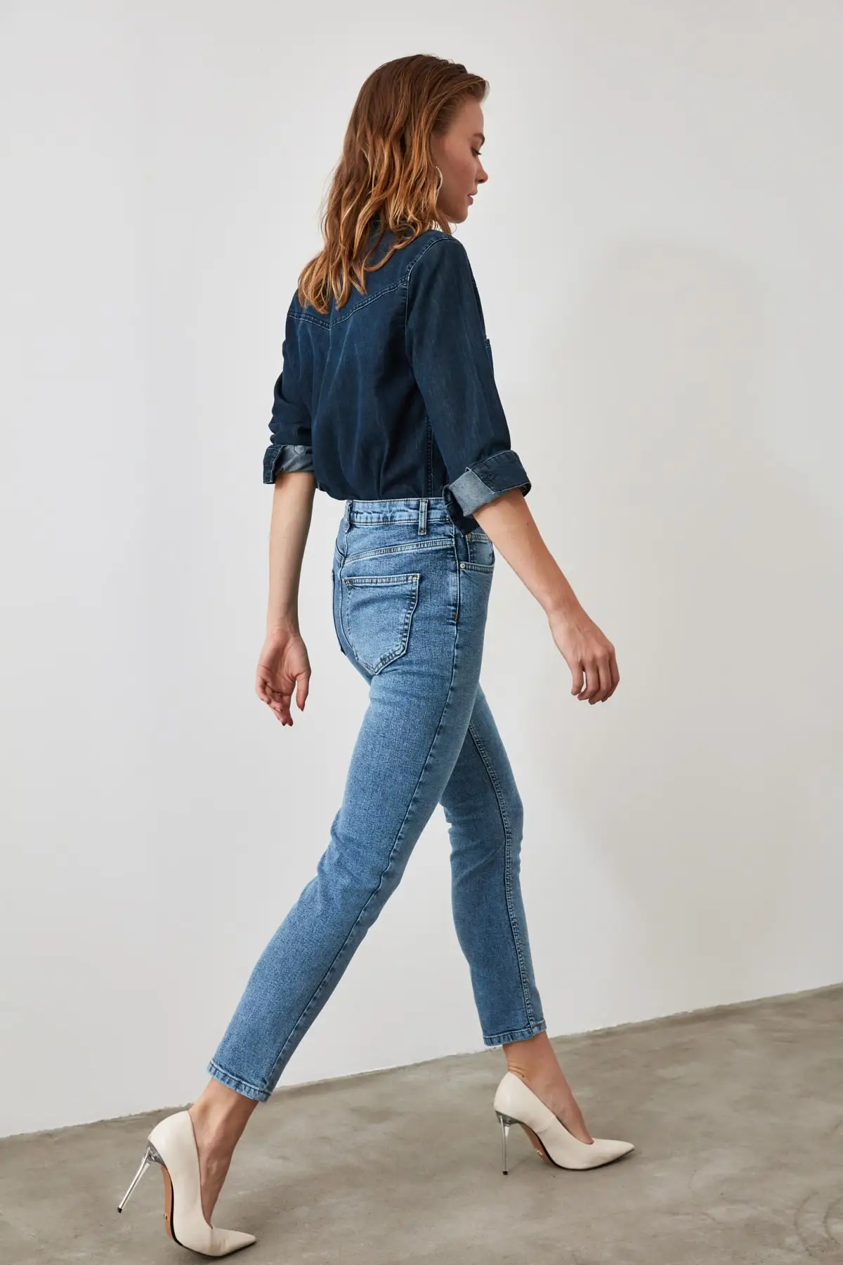 Trendyol High Waist Slim Fit Jeans TWOAW21JE0200
Trendyol High Waist Slim Fit Jeans TWOAW21JE0200