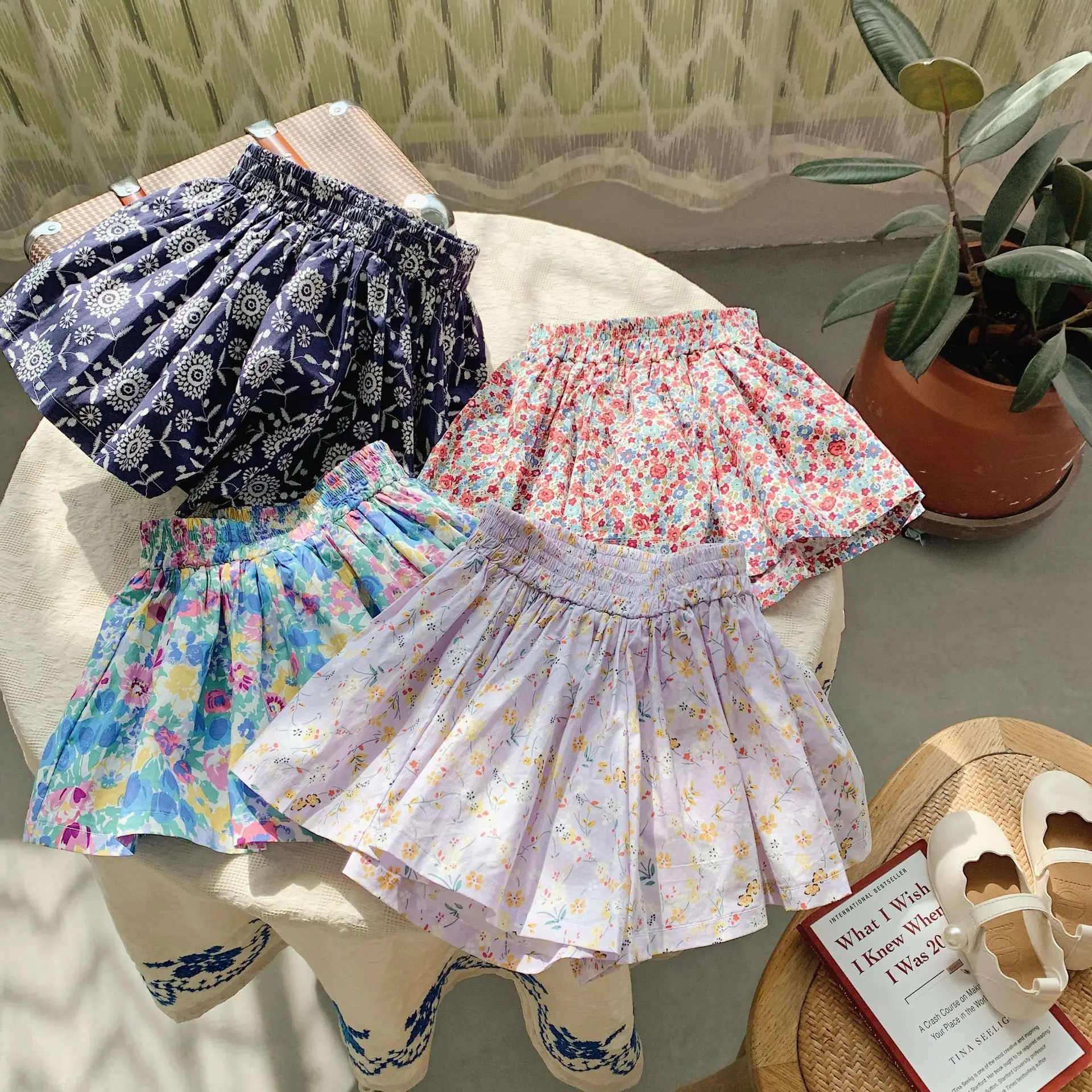 Summer Kids Shorts 2021 New Toddler Girl Wide Leg Floral Shorts Pants 2-8 Y Children Girls Skirt-pants Baby Kids Fashion Shorts
Summer Kids Shorts 2021 New Toddler Girl Wide Leg Floral Shorts Pants 2-8 Y Children Girls Skirt-pants Baby Kids Fashion Shorts