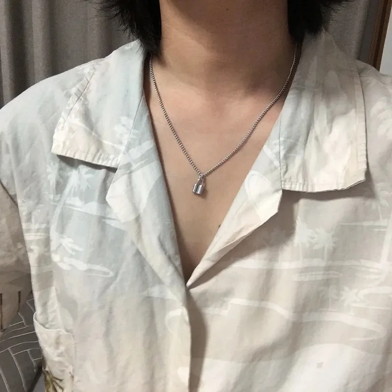 Hot Selling Small Lock Pendant Necklace For Women Cold Wind Niche Hip Hop Collarbone Chain Accessory Web Celebrity Same Style
Hot Selling Small Lock Pendant Necklace For Women Cold Wind Niche Hip Hop Collarbone Chain Accessory Web Celebrity Same Style