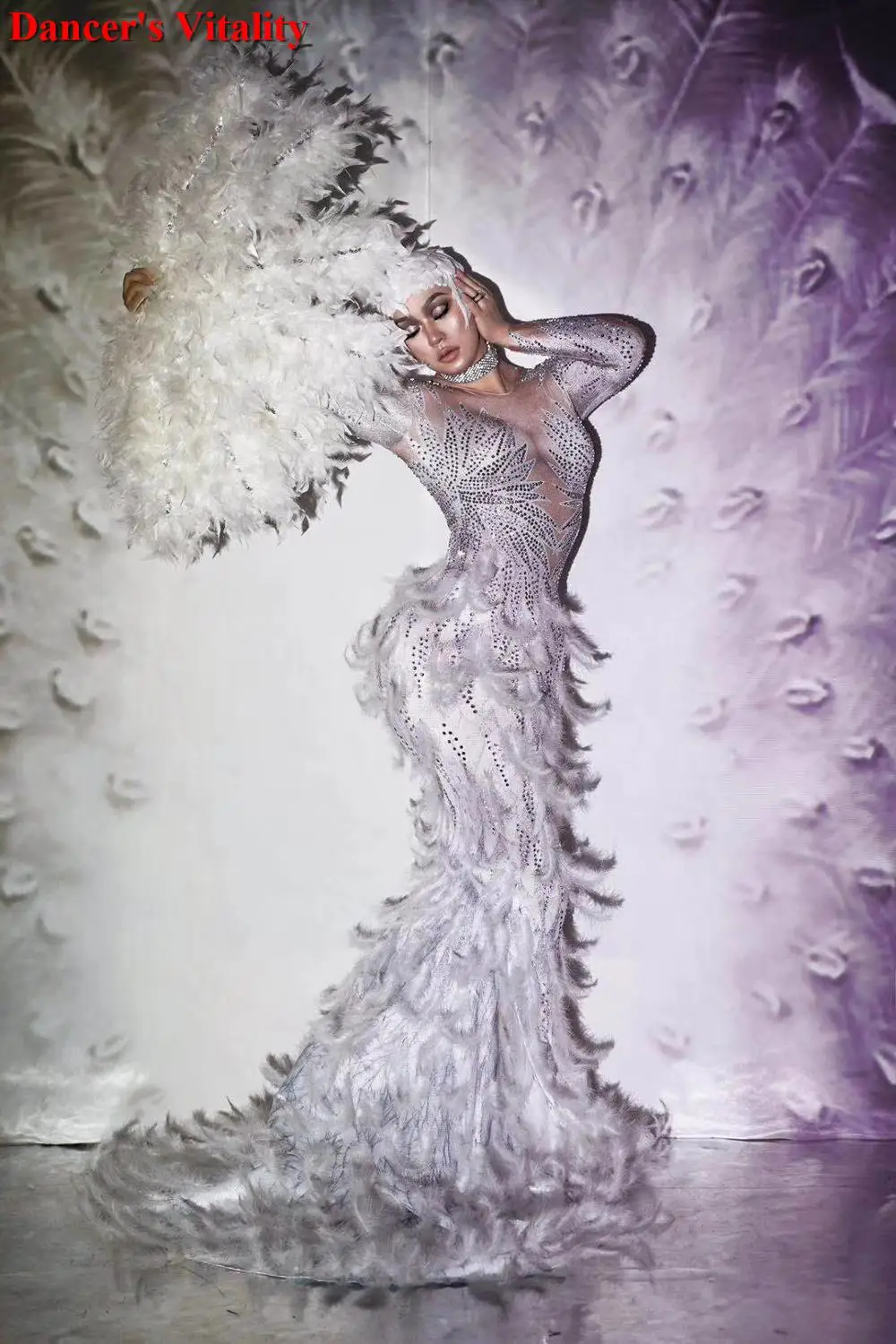 High-end Rhinestone White Feather Bag Hip Long Skirt Stage Show Evening Dress Women ong-sleeved Dress Female Singer Dancer 2020
High-end Rhinestone White Feather Bag Hip Long Skirt Stage Show Evening Dress Women ong-sleeved Dress Female Singer Dancer 2020