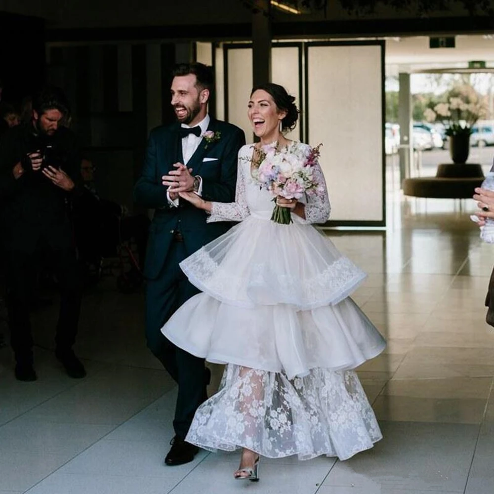 2020 Spring New Layered Skirt Wedding Dresses Long Sleeve Lace Top Tiered A Line Bridal Dress Customize Plus Size
2020 Spring New Layered Skirt Wedding Dresses Long Sleeve Lace Top Tiered A Line Bridal Dress Customize Plus Size