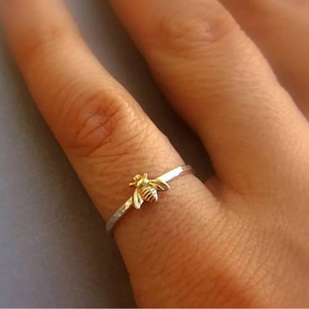 Minimalist Wedding Cute Bee Ring for Women Fashion Thin Metal Finger Engagement Rings Bridal Party Jewelry Gifts 2021 New
Minimalist Wedding Cute Bee Ring for Women Fashion Thin Metal Finger Engagement Rings Bridal Party Jewelry Gifts 2021 New