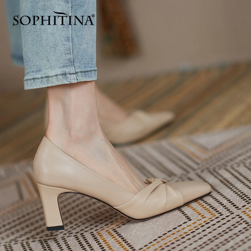 SOPHITINA Women Pumps Fashion Beige Pleated Genuine Leather Shoes Shallow Thick Heel TPR Big Size 33-43 Elegant Lady Shoes MO928
SOPHITINA Women Pumps Fashion Beige Pleated Genuine Leather Shoes Shallow Thick Heel TPR Big Size 33-43 Elegant Lady Shoes MO928