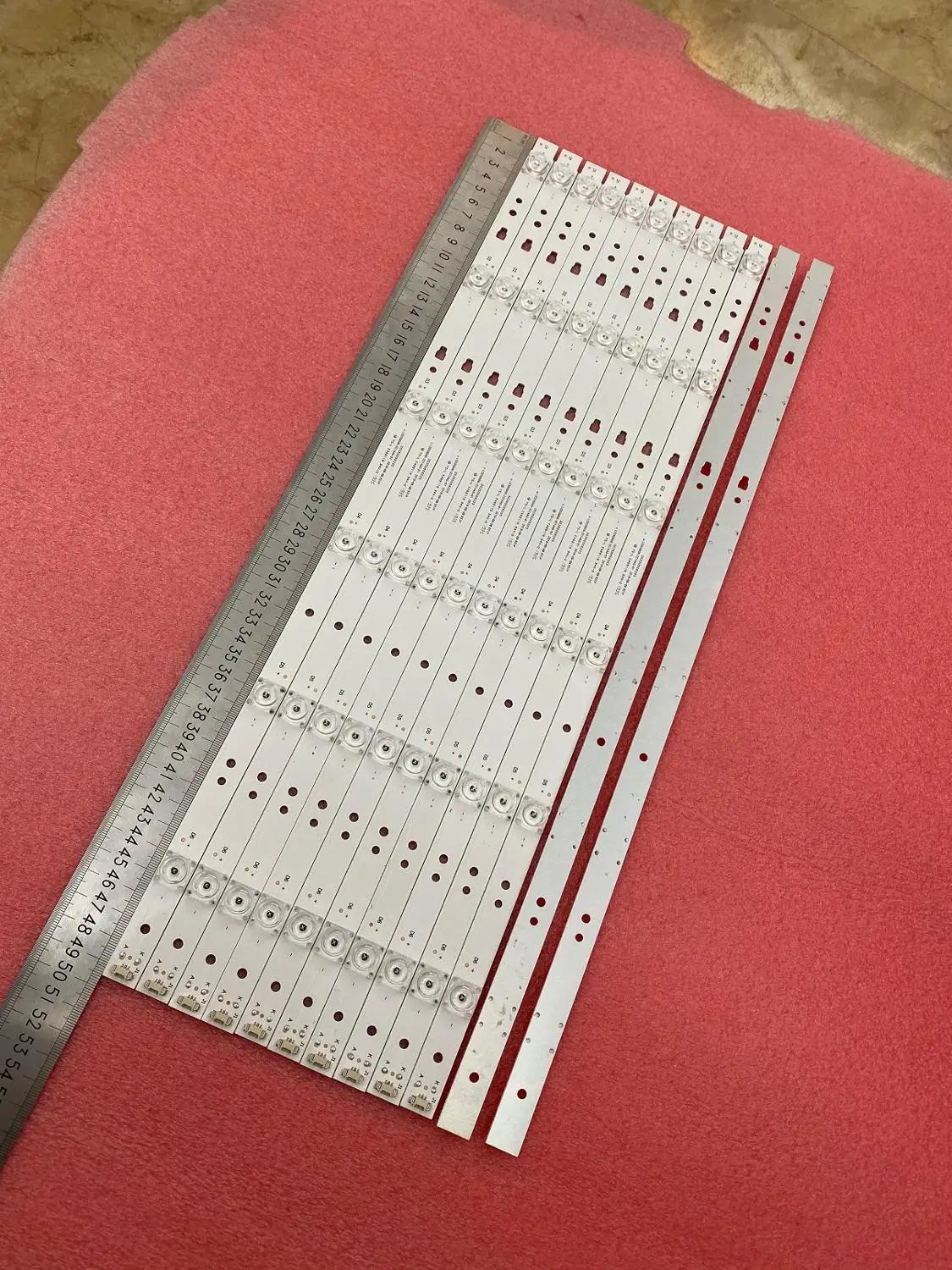 LED backlight strip(12) for MTV-5031LTA2 LT-50EM76 50C550 P50FN117J LED50D6-ZC14-01 LED50D06-ZC14AG-01 V500HJ1-PE8 PLDED5068A-E
LED backlight strip(12) for MTV-5031LTA2 LT-50EM76 50C550 P50FN117J LED50D6-ZC14-01 LED50D06-ZC14AG-01 V500HJ1-PE8 PLDED5068A-E