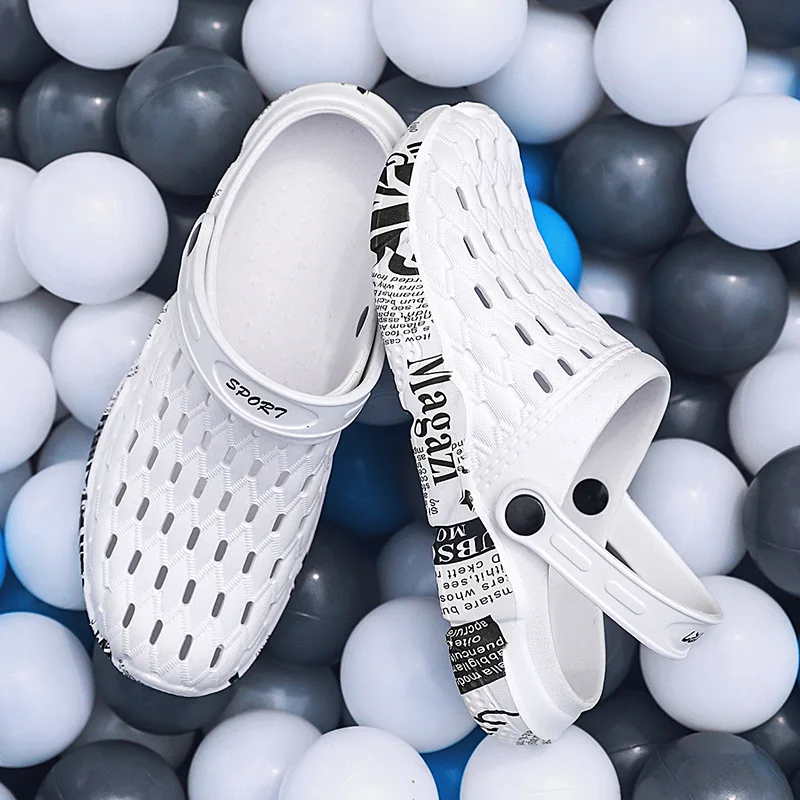 Couple slippers male summer hole shoes summer new non-slip beach shoes student sandals large size outer wear sandals male tide
Couple slippers male summer hole shoes summer new non-slip beach shoes student sandals large size outer wear sandals male tide