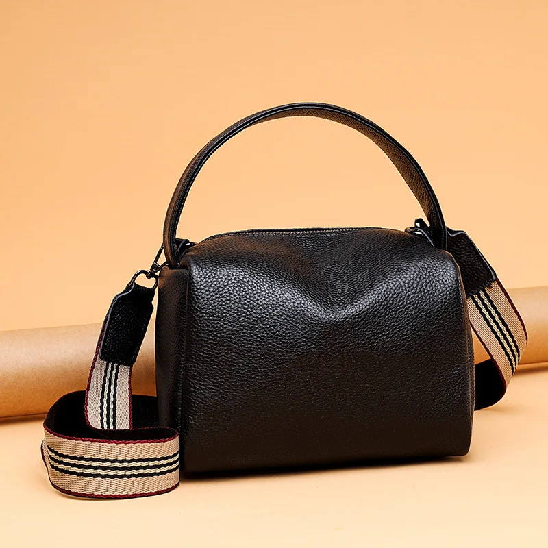 2021 new fashion top handle bag with wide shoulder straps female trend soft leather handbag hot black messenger bag for women
2021 new fashion top handle bag with wide shoulder straps female trend soft leather handbag hot black messenger bag for women