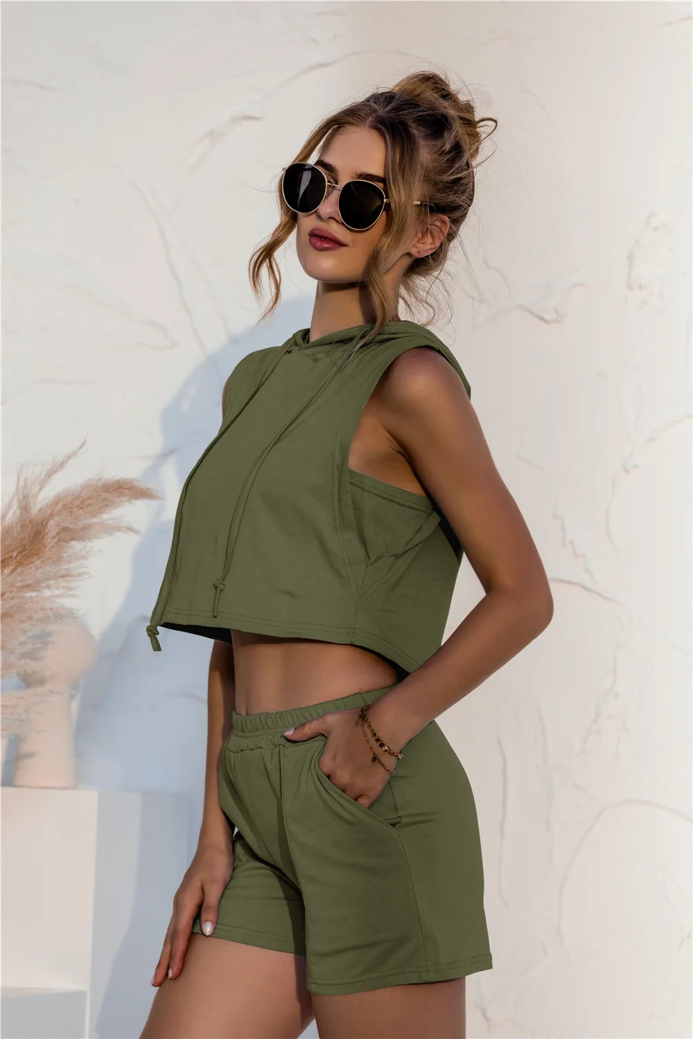 Fashion Sexy Women's Summer Set Sleeveless Hooded Tops+Shorts Suit Female 2 Piece Outfits Women Two Piece Sets
Fashion Sexy Women's Summer Set Sleeveless Hooded Tops+Shorts Suit Female 2 Piece Outfits Women Two Piece Sets