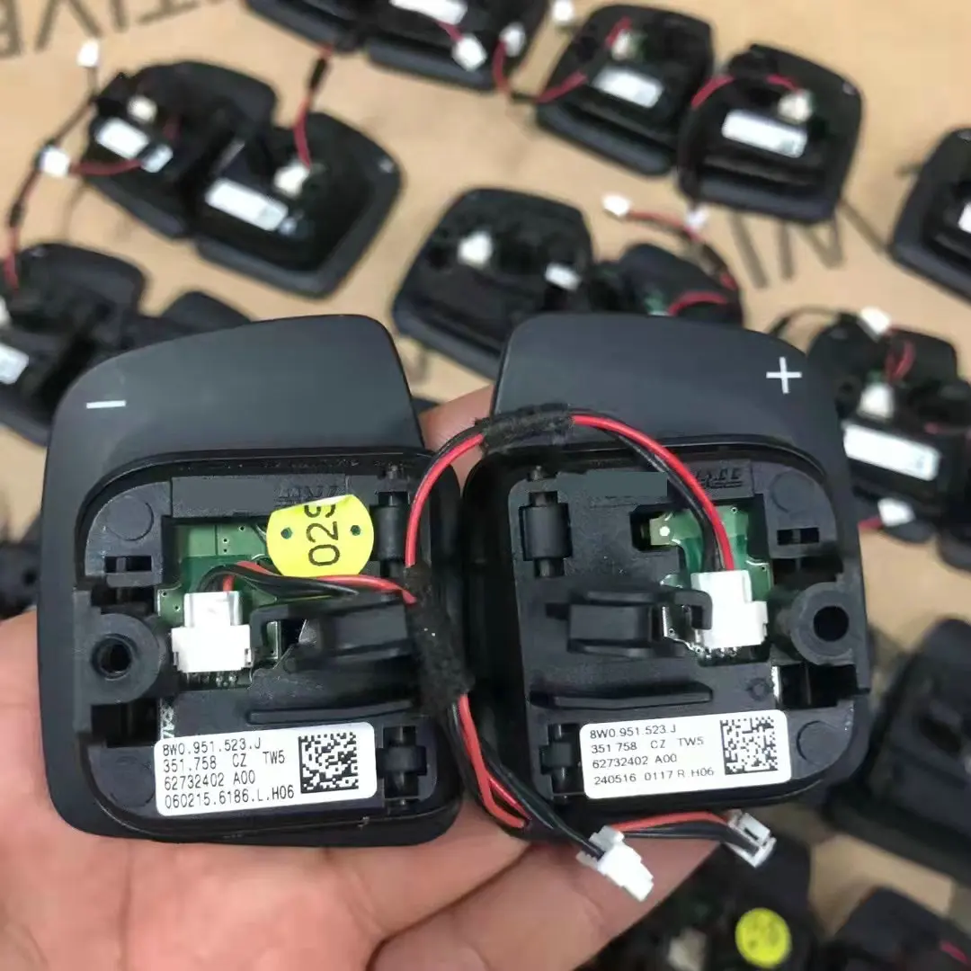 New 1 Pair Multifunction Steering Wheel Shift Paddle Switch for Audi A3 A4 A5 S3 S4 S5 RS3 8W0951523J 8W0 951 523J 8W0 951 523 J
New 1 Pair Multifunction Steering Wheel Shift Paddle Switch for Audi A3 A4 A5 S3 S4 S5 RS3 8W0951523J 8W0 951 523J 8W0 951 523 J