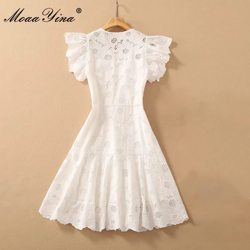 MoaaYina New 2021 Summer Runway Bohemian Holiday Party Mini Dress Women's V-neck Hollow out Embroidered Elegant White Dress
MoaaYina New 2021 Summer Runway Bohemian Holiday Party Mini Dress Women's V-neck Hollow out Embroidered Elegant White Dress