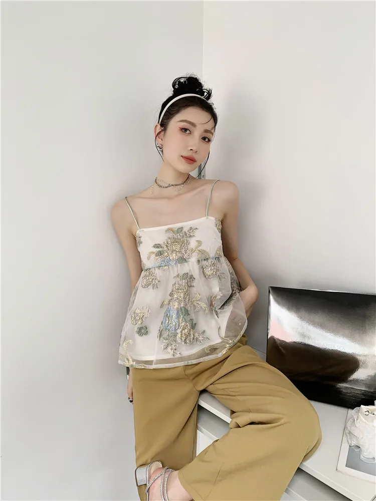Vinatge Embroidered Floral Backless Women Top Jacquard Cami Tops Loose Casual Sexy Streetwear New Summer 2021
Vinatge Embroidered Floral Backless Women Top Jacquard Cami Tops Loose Casual Sexy Streetwear New Summer 2021
