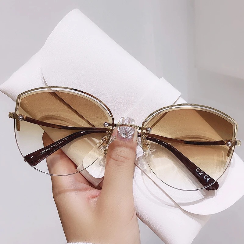 Trend Ladies New Metamorphosis Mirror Female Metal Big Frame Light Sunglasses Female Big Face Slim Anti-ultraviolet Tide 50509
Trend Ladies New Metamorphosis Mirror Female Metal Big Frame Light Sunglasses Female Big Face Slim Anti-ultraviolet Tide 50509