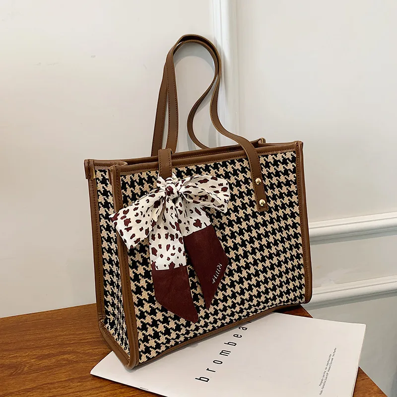 Популярная Осенняя Маленькая женская сумка Han edition, новинка 2021, сумка-тоут, модная клетчатая сумка
Популярная Осенняя Маленькая женская сумка Han edition, новинка 2021, сумка-тоут, модная клетчатая сумка