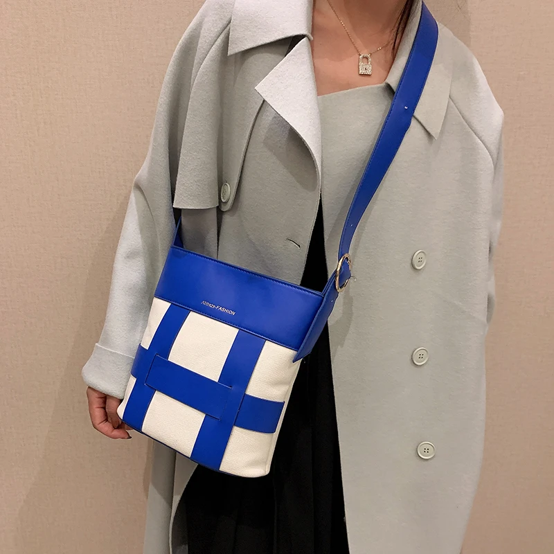 Brand Luxury Design Woven Bucket Bag Women's Shoulder Bag PU Leather Crossbody Bag Handbag and Purse Female Clutch Fashion Totes
Brand Luxury Design Woven Bucket Bag Women's Shoulder Bag PU Leather Crossbody Bag Handbag and Purse Female Clutch Fashion Totes