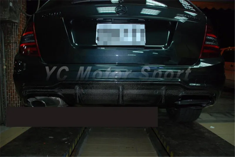 Автомобильные аксессуары, модель Facelist из углеродного волокна, двойной выхлопной задний диффузор, подходит для 2011-2013 W204 C35 AMG, упаковка, задний бампер
Автомобильные аксессуары, модель Facelist из углеродного волокна, двойной выхлопной задний диффузор, подходит для 2011-2013 W204 C35 AMG, упаковка, задний бампер