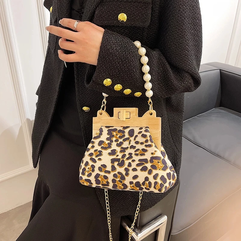 Leopard PU Leather Clip Bag for Women 2022 Small Chain Beading Shoulder Belt Lady Shell Crossbody Bags Trend Handbags Clutch Sac
Leopard PU Leather Clip Bag for Women 2022 Small Chain Beading Shoulder Belt Lady Shell Crossbody Bags Trend Handbags Clutch Sac