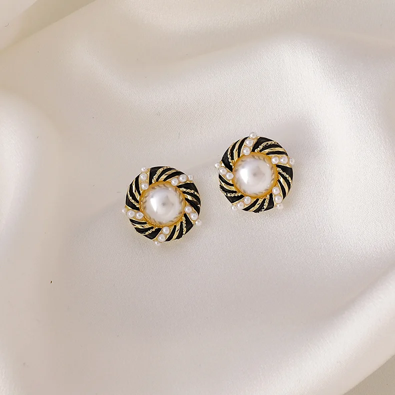 2020 New Arrival Trendy Round Simulated-pearl Elegant Round Stud Earrings For Women Metal Jewelry Oorbellen Gift
2020 New Arrival Trendy Round Simulated-pearl Elegant Round Stud Earrings For Women Metal Jewelry Oorbellen Gift
