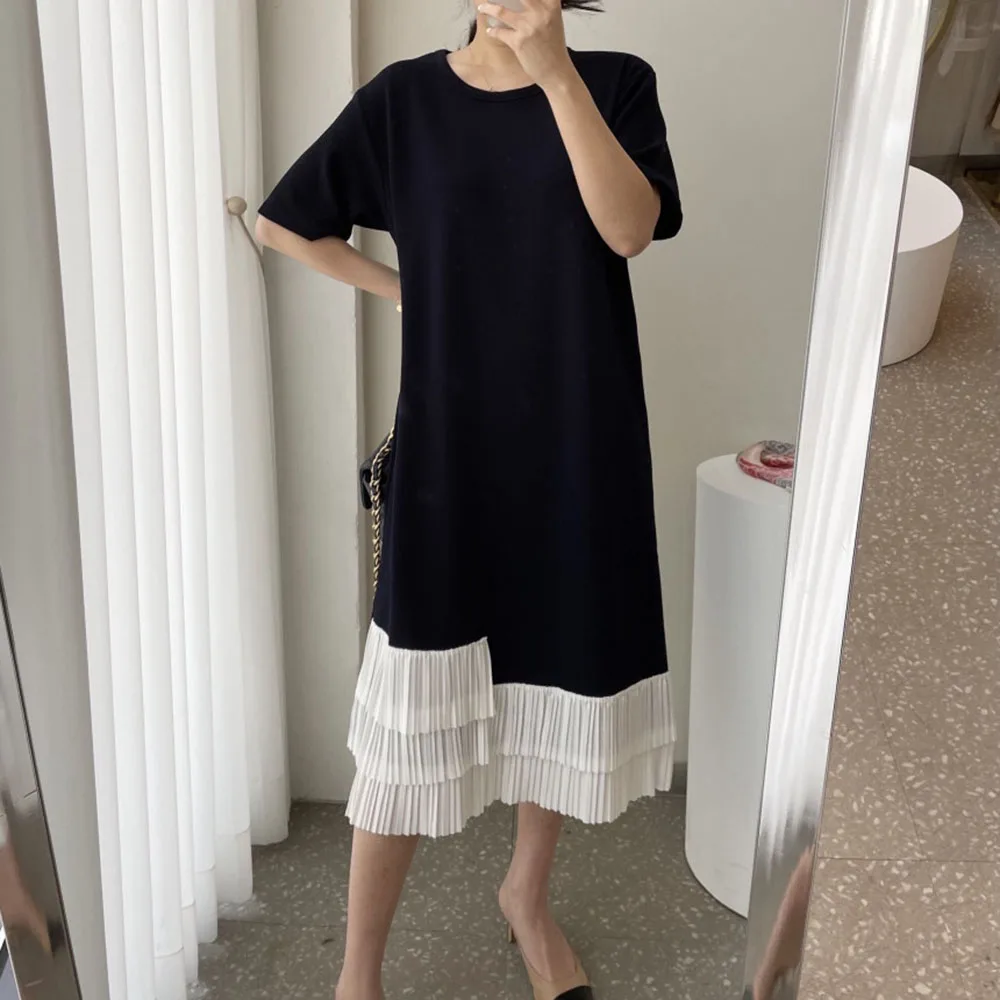 2021 Summer Japanese Style New Fashion Loose Pleated Black White Stitching Contrast Color Women's Dress Round Neck Summer 
2021 Summer Japanese Style New Fashion Loose Pleated Black White Stitching Contrast Color Women's Dress Round Neck Summer