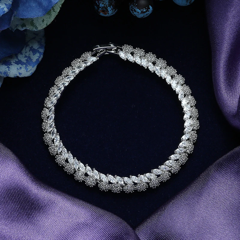 Jewelry Set HADIYANA Women Charming Got Engaged Trendy Necklace Earrings Ring And Bracelet Set Zircon CNY0094 Conjunto de joyas 
Jewelry Set HADIYANA Women Charming Got Engaged Trendy Necklace Earrings Ring And Bracelet Set Zircon CNY0094 Conjunto de joyas