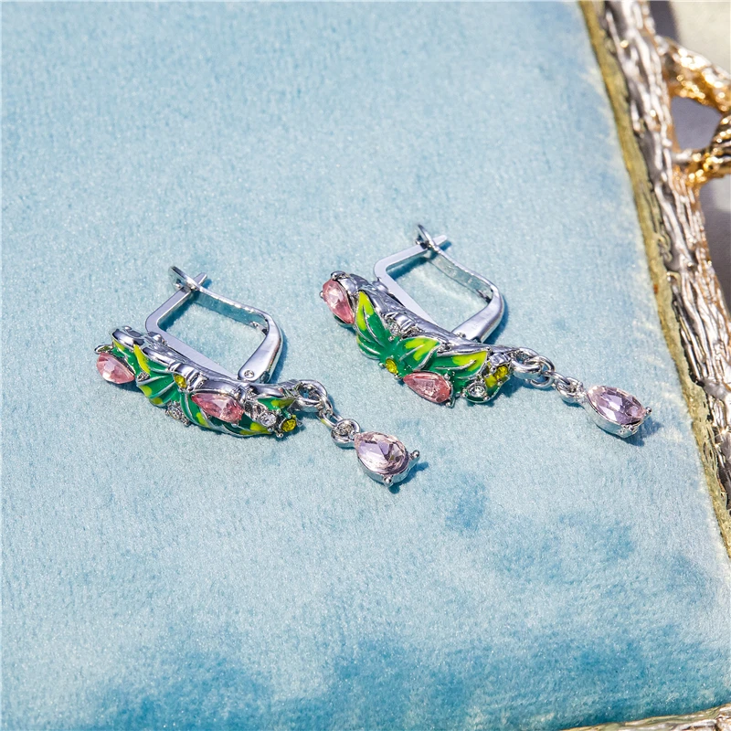 Exquisite creative light luxury zircon flower earrings women's fashion party Valentine's Day holiday gift jewelry wholesale
Exquisite creative light luxury zircon flower earrings women's fashion party Valentine's Day holiday gift jewelry wholesale