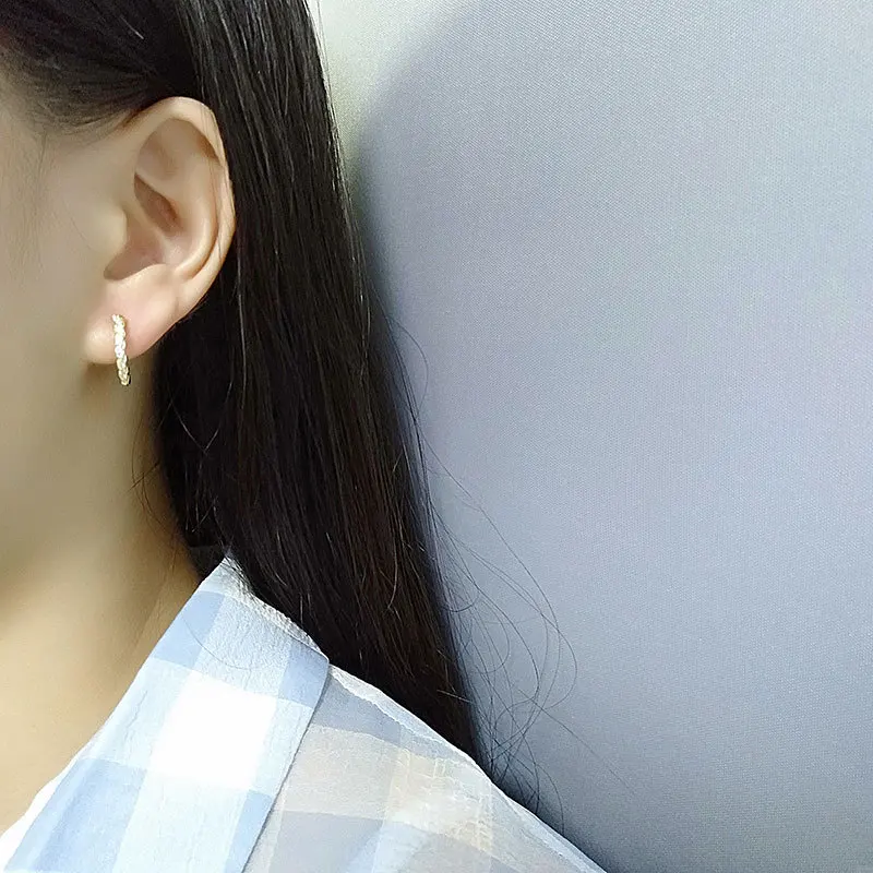 New Fashion Brilliant Crystal Zircon Geometric Twisted lines Earrings Gold Color flower Small Hoop Earrings For Women Jewelry
New Fashion Brilliant Crystal Zircon Geometric Twisted lines Earrings Gold Color flower Small Hoop Earrings For Women Jewelry