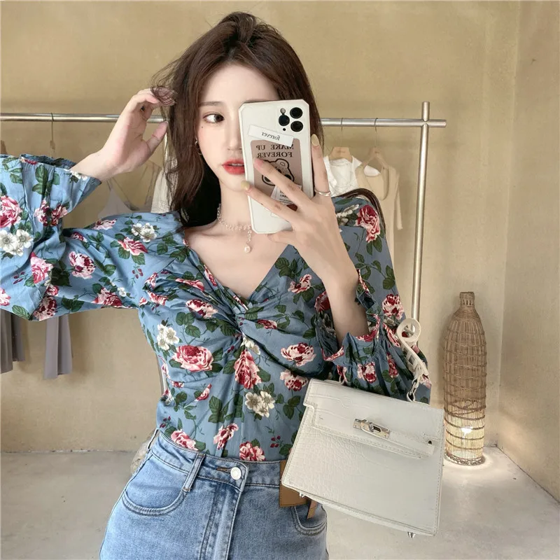 Vintage Sweet Blouse and Tops Women Long Sleeve V-neck Floral Pleated 2021 Spring Elegant Sexy Korean Shirts Blusas Kimotimo
Vintage Sweet Blouse and Tops Women Long Sleeve V-neck Floral Pleated 2021 Spring Elegant Sexy Korean Shirts Blusas Kimotimo