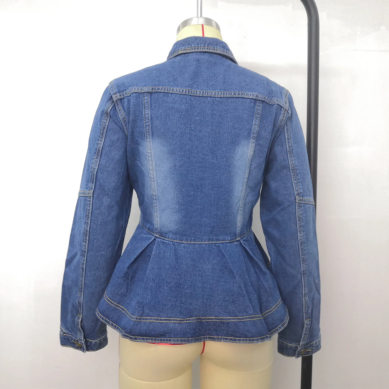 Ruffle Jean Jacket Women Casual Jacket Short Denim Top Female's Long Sleeve Autumn Coat 2021 New
Ruffle Jean Jacket Women Casual Jacket Short Denim Top Female's Long Sleeve Autumn Coat 2021 New