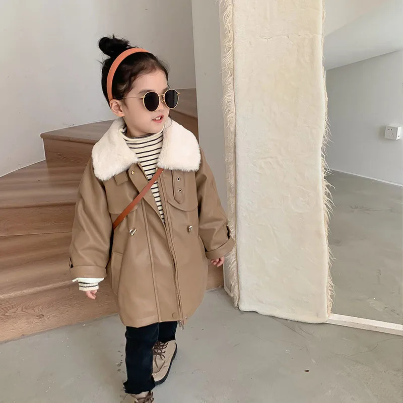 Однотонная детская одежда, детские зимние повседневные пальто, модная верхняя одежда принцессы в Корейском стиле из искусственной кожи для девочек, Длинные куртки для малышей
Однотонная детская одежда, детские зимние повседневные пальто, модная верхняя одежда принцессы в Корейском стиле из искусственной кожи для девочек, Длинные куртки для малышей
