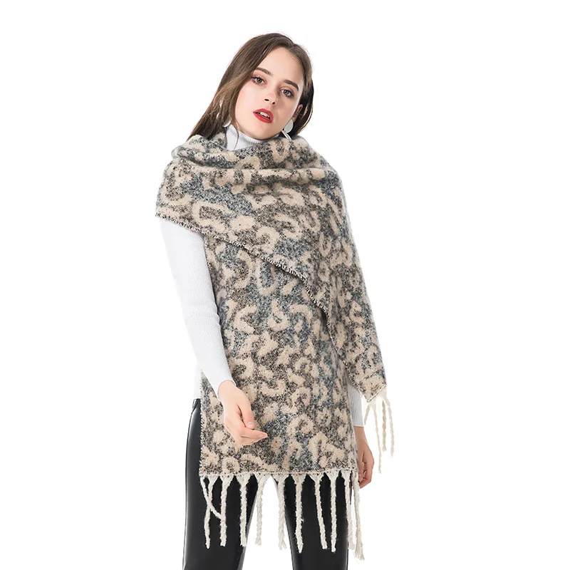 New Winter Scarf Leopard Pattern Thicken Warm Women Shawl 2021 All Match Tassel 4 Colors Female Scarf 
New Winter Scarf Leopard Pattern Thicken Warm Women Shawl 2021 All Match Tassel 4 Colors Female Scarf