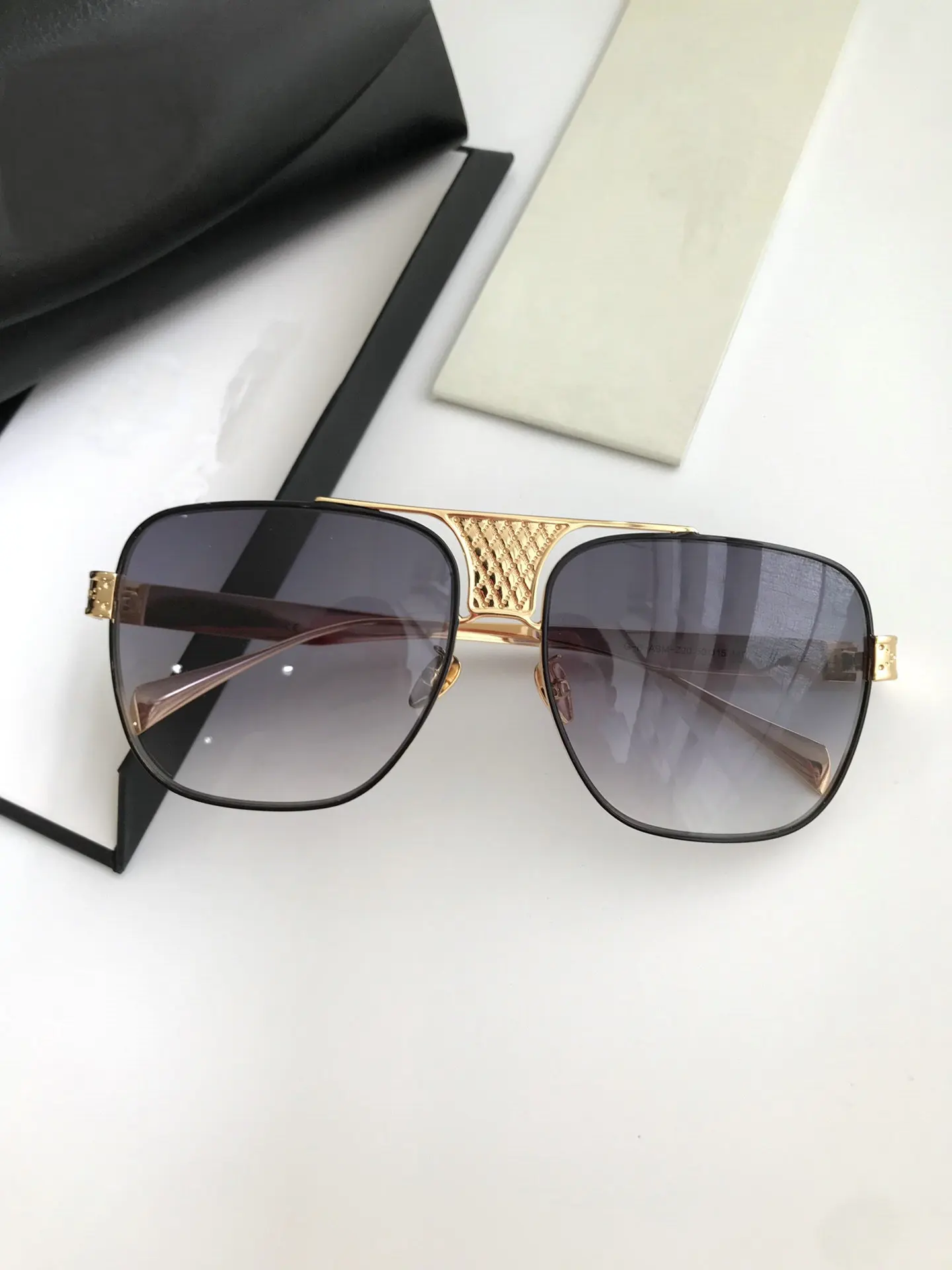 2021 Trendy Oversize Maybach Sunglasses Women Luxury Fashion Gradient Rimless Shaded Big Metal Frame Square Sun Glasses Men
2021 Trendy Oversize Maybach Sunglasses Women Luxury Fashion Gradient Rimless Shaded Big Metal Frame Square Sun Glasses Men