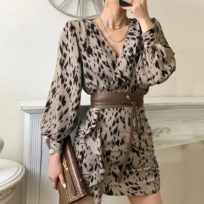 New 2021 Women's Leopard Dresses Spring Woman's V-collar Printed Long-style Long-sleeved Skinny Dress Fashion
New 2021 Women's Leopard Dresses Spring Woman's V-collar Printed Long-style Long-sleeved Skinny Dress Fashion
