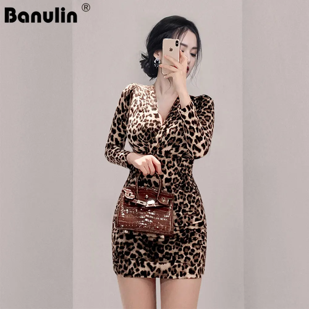 Banulin Leopard Print V Neck Short Dress 2022 Spring Fashion Sexy Package Hip Long Sleeve Ruched Mini Dress Women Clothing 5053
Banulin Leopard Print V Neck Short Dress 2022 Spring Fashion Sexy Package Hip Long Sleeve Ruched Mini Dress Women Clothing 5053