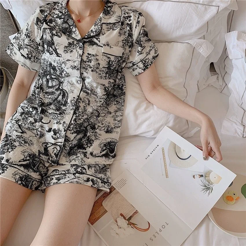 Women Summer Print Sleepwear Pajama Set Pijamas Feminino Night Suit Satin Pyjama Homewear Short Tops and short pants set
Women Summer Print Sleepwear Pajama Set Pijamas Feminino Night Suit Satin Pyjama Homewear Short Tops and short pants set