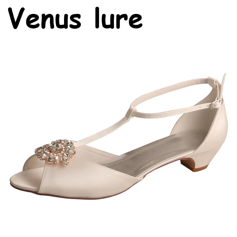 Свадебные туфли на низком каблуке, много цветов на выбор
Свадебные туфли на низком каблуке, много цветов на выбор