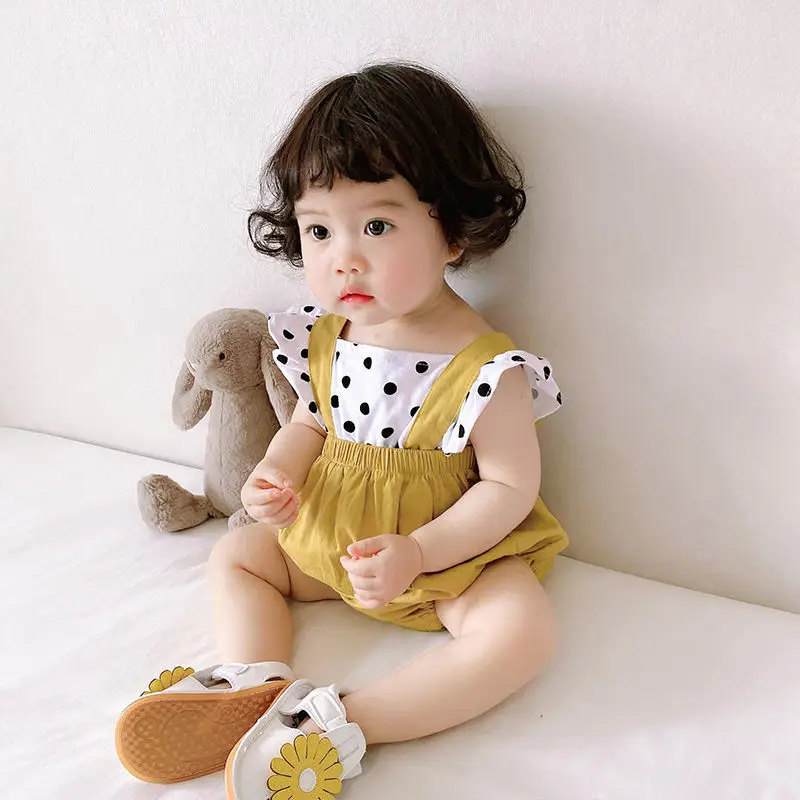 Новый летний детский комбинезон в Корейском стиле, Одежда для младенцев, рандомный комбинезон с треугольными лямками и летающим рукавом
Новый летний детский комбинезон в Корейском стиле, Одежда для младенцев, рандомный комбинезон с треугольными лямками и летающим рукавом