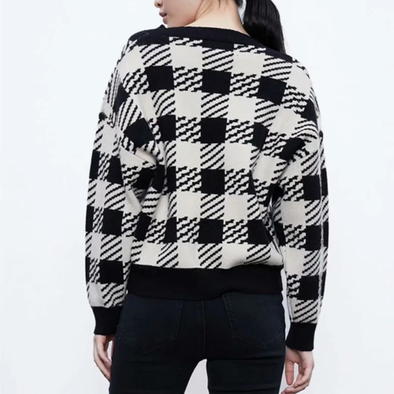 Za 2020 Vintage Plaid V-neck Long Sleeve Knitted Sweater Women Elegant Soft Warm Female Knitted Basic Loose Female Jumper
Za 2020 Vintage Plaid V-neck Long Sleeve Knitted Sweater Women Elegant Soft Warm Female Knitted Basic Loose Female Jumper