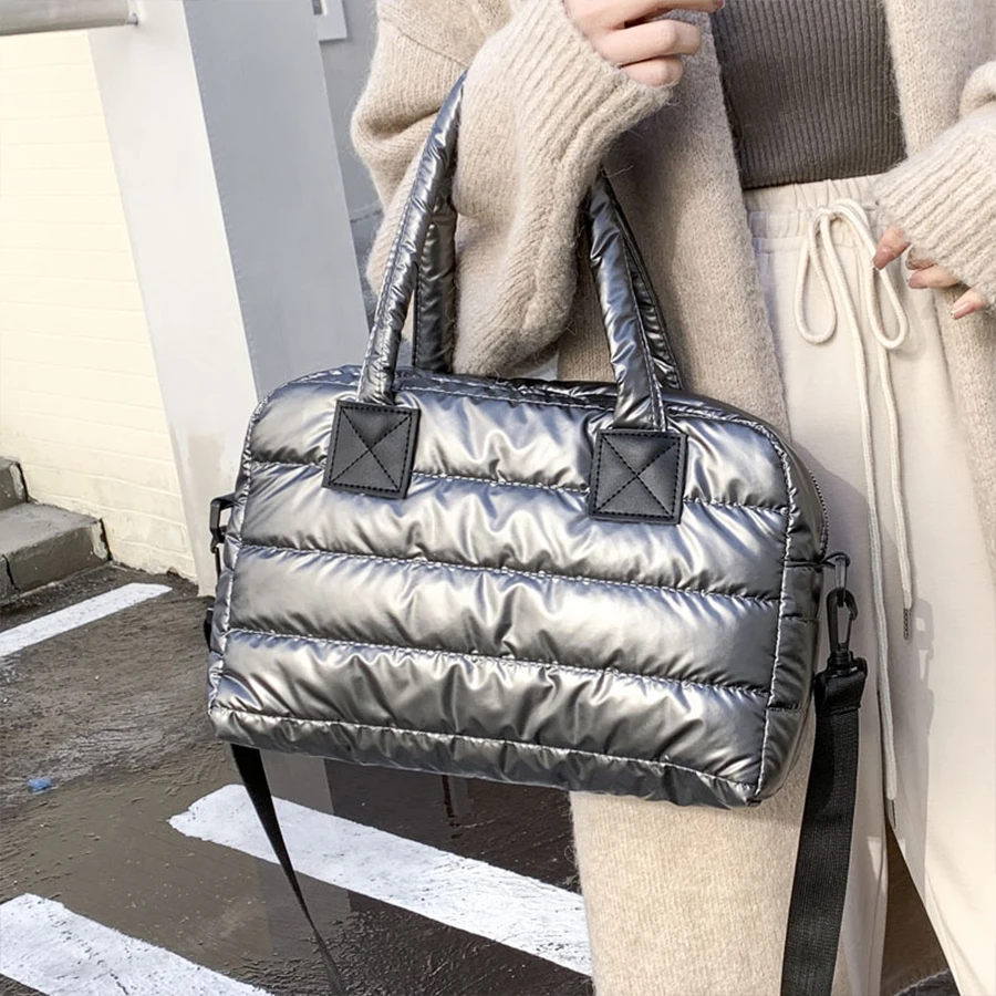 2022 Winter Large Capacity Women's Handbag Nylon Casual Crossbody Shoulder Bag Fashion Space Cotton Padded Handbag Quilted Tote
2022 Winter Large Capacity Women's Handbag Nylon Casual Crossbody Shoulder Bag Fashion Space Cotton Padded Handbag Quilted Tote