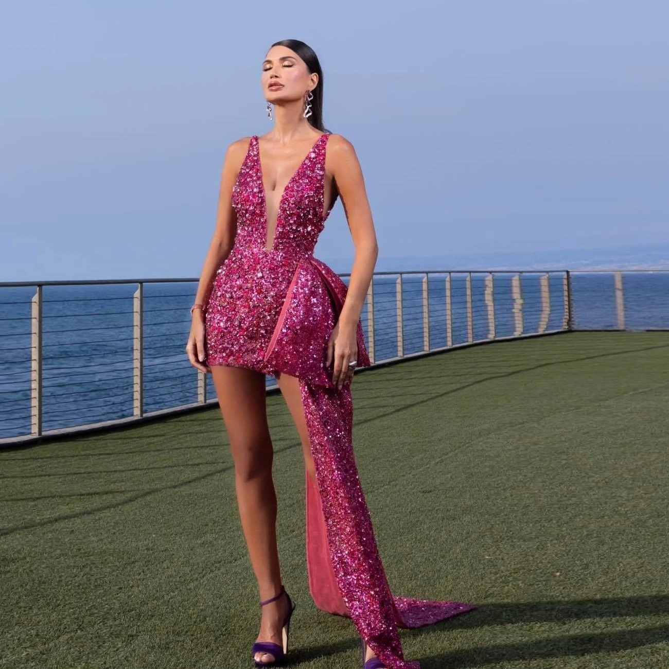 Glitter Sexy Elegant Short Prom Dresses Sleeveless Side Long Train Sequins Sparkling Women Party Cocktail Gowns Custom Made
Glitter Sexy Elegant Short Prom Dresses Sleeveless Side Long Train Sequins Sparkling Women Party Cocktail Gowns Custom Made